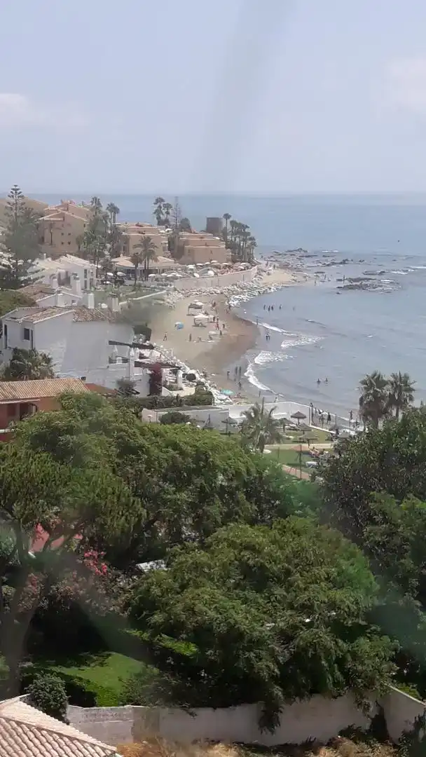 Außenansicht von Wohnungen zur Miete in Mijas mit Klimaanlage, Schwimmbad und Balkon