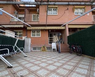Exterior view of Single-family semi-detached for sale in Villalbilla  with Air Conditioner, Heating and Private garden