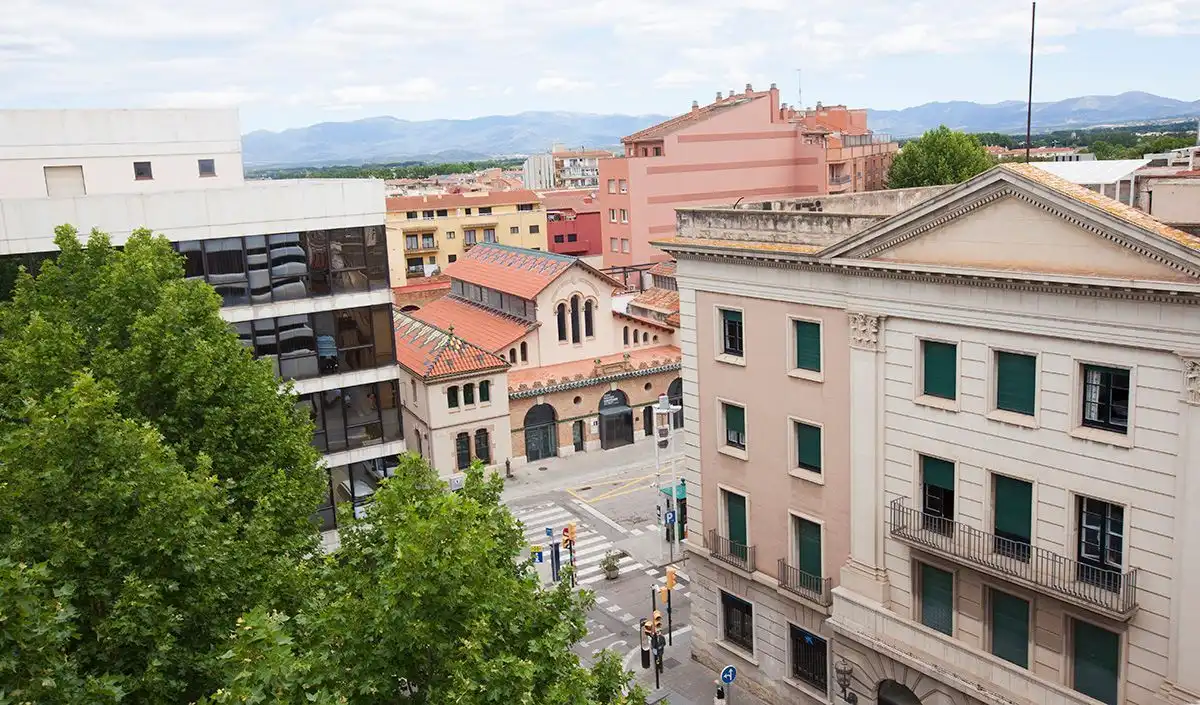 Vista exterior de Oficina de alquiler en Figueres con Terraza