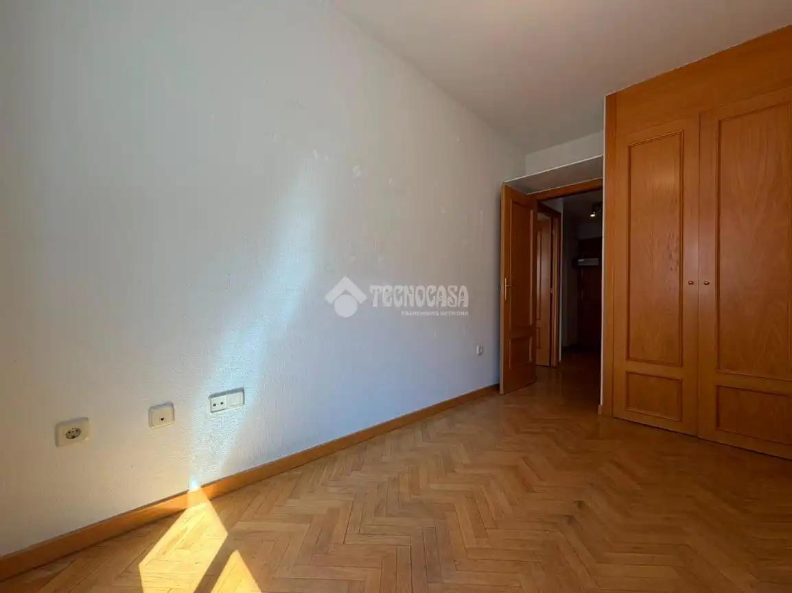 Schlafzimmer von Wohnung zum Verkauf in Madrid mit Klimaanlage und Heizung
