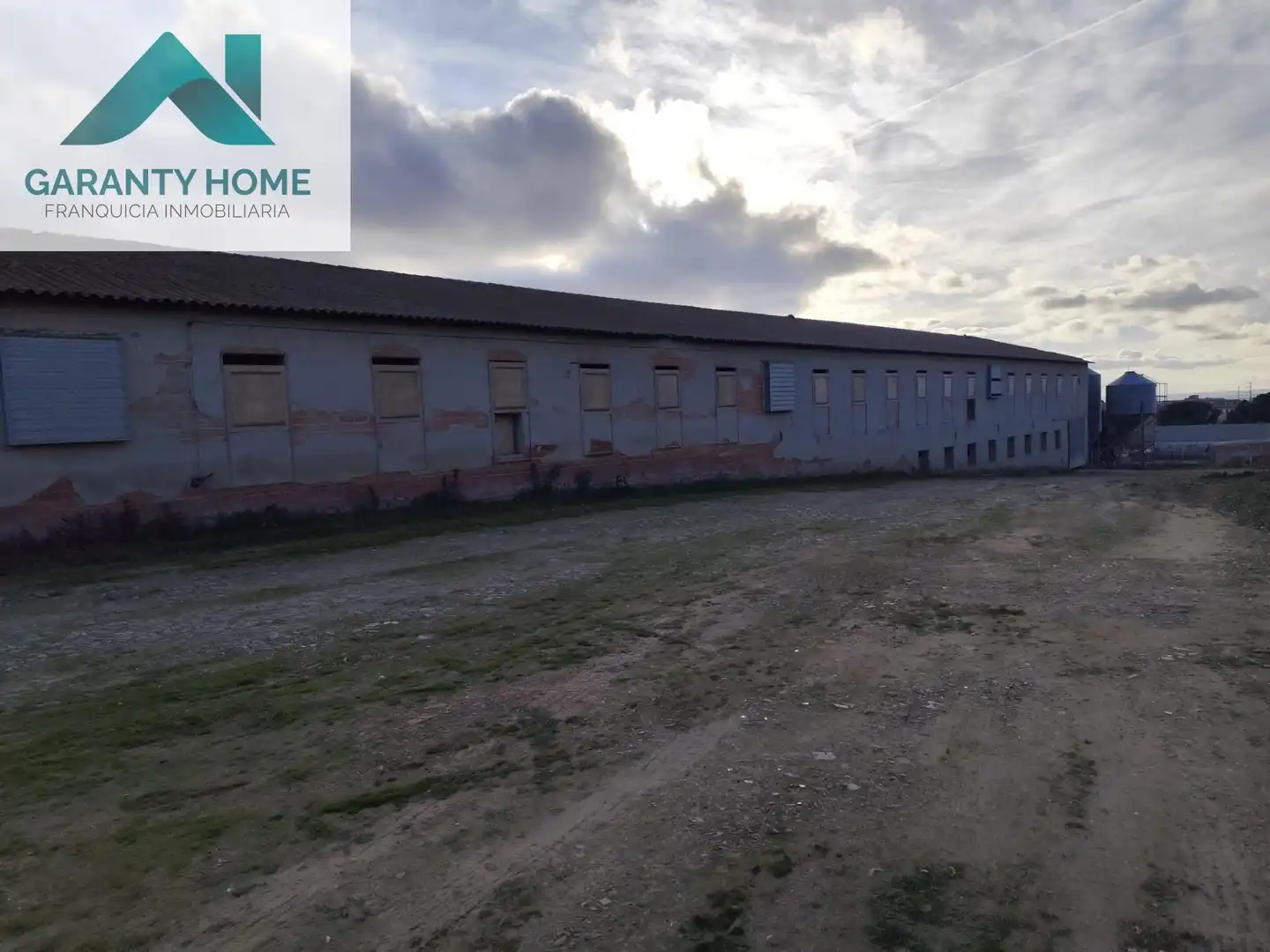 Vista exterior de Nau industrial en venda en Recas
