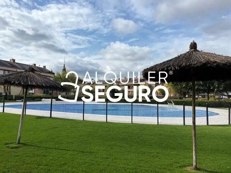 Piscina de Piso de alquiler en Las Rozas de Madrid con Calefacción y Piscina