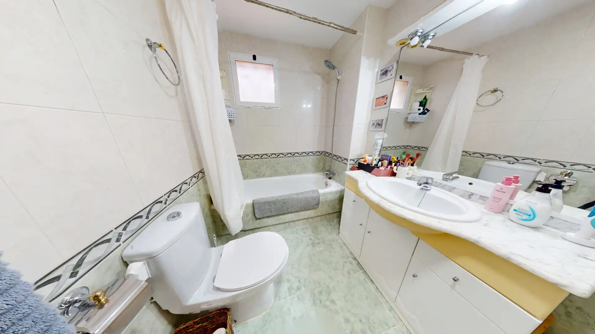 Baño de Casa o chalet en venta en Busot con Jardín privado, Terraza y Amueblado