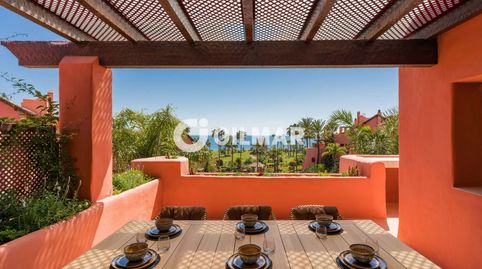Presentamos un extraordinario ático dúplex en plena reforma integral, situado en el prestigioso complejo frente al mar Torre Berme, imagen 2