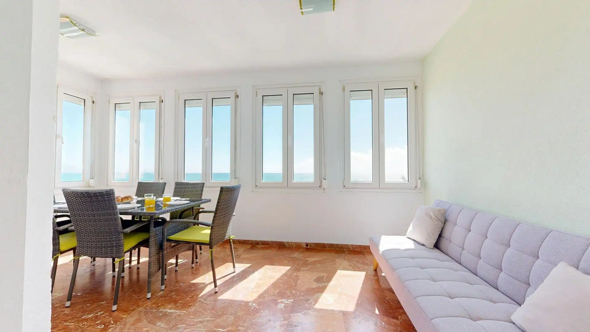 Menjador de Apartament de lloguer en Elche / Elx amb Aire condicionat, Jardí privat i Terrassa