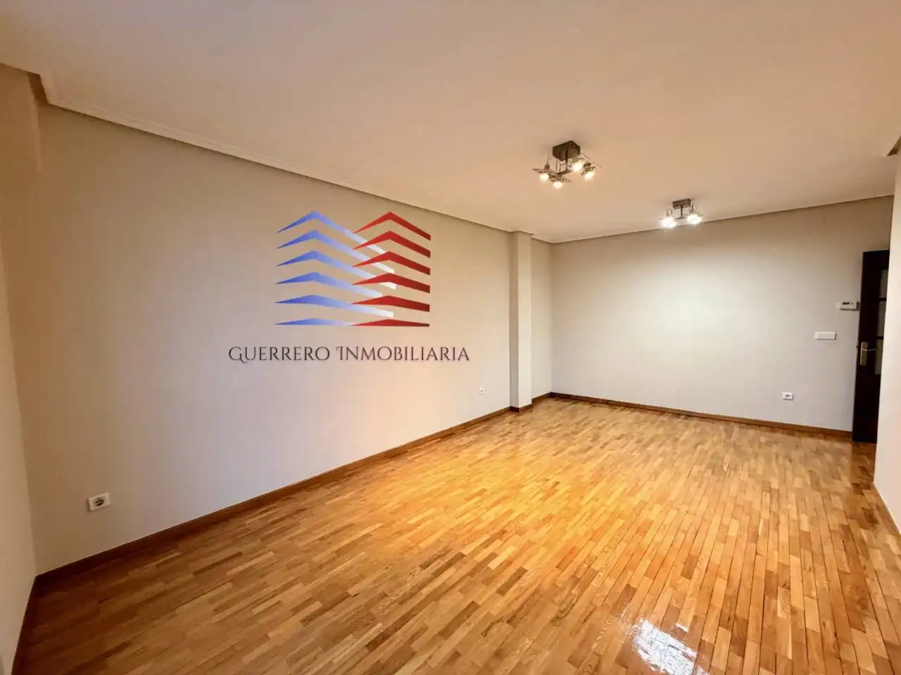 Pis de lloguer en Ourense Capital  amb Calefacció i Parquet
