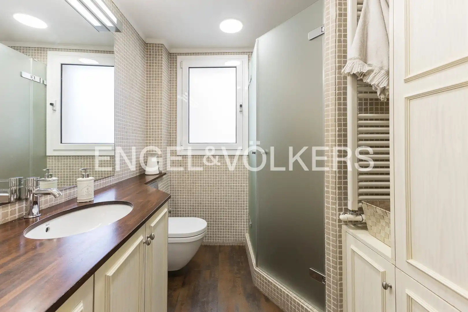 Bathroom of Flat for sale in Barcelona  with Air Conditioner, Heating and Furnished
