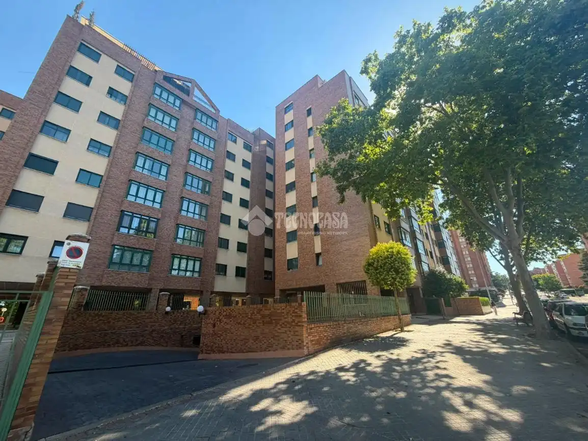Vista exterior de Garaje en venta en Valladolid