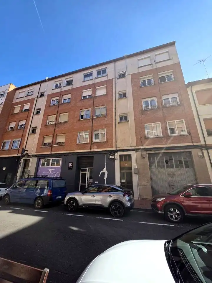 Vista exterior de Apartament en venda en  Logroño amb Calefacció