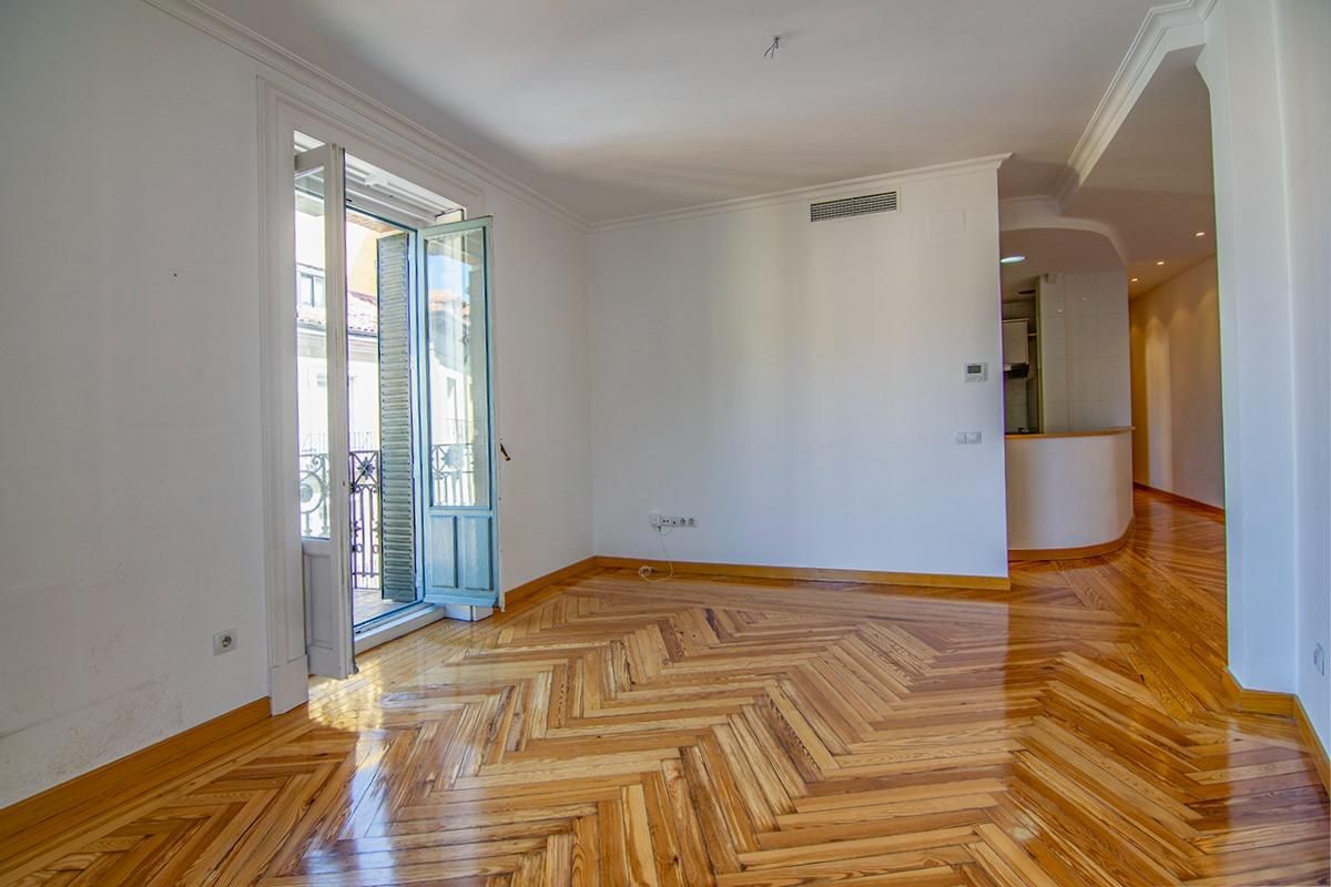 Dormitori de Apartament de lloguer en  Madrid Capital amb Parquet