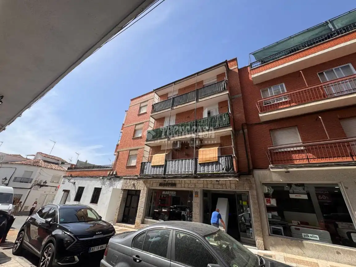 Vista exterior de Piso en venta en Navalcarnero