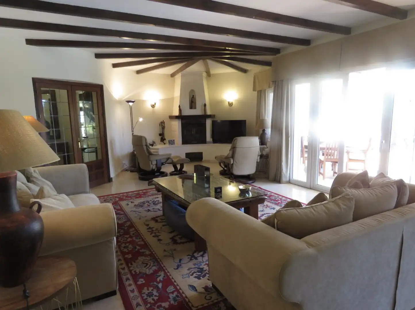 Sala de estar de Casa o chalet en venta en Benahavís con Aire acondicionado, Calefacción y Jardín privado
