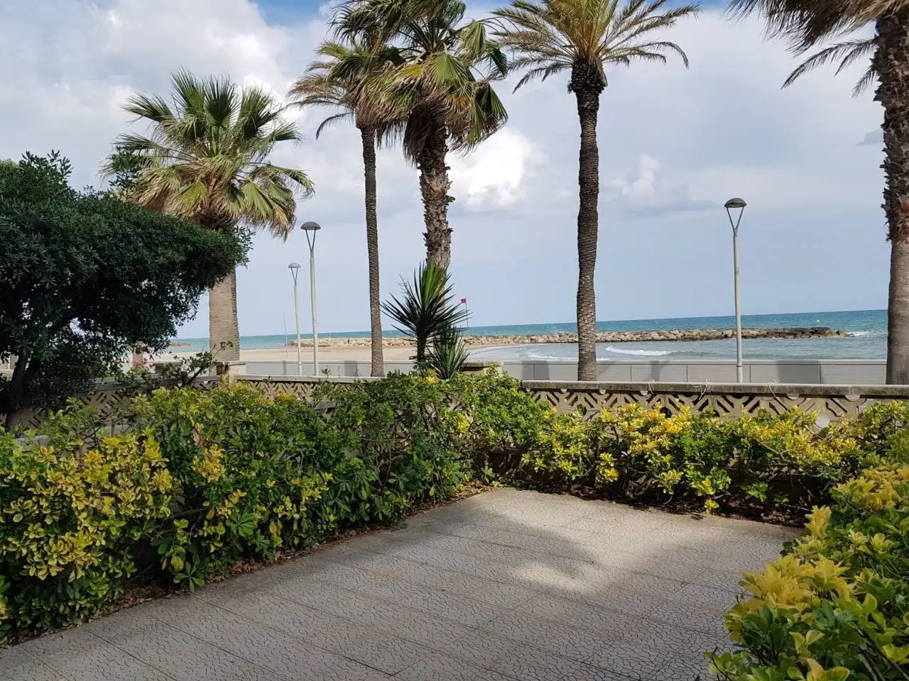 Exterior view of Flat for rent in Vilanova i la Geltrú  with Private garden, Terrace and Furnished