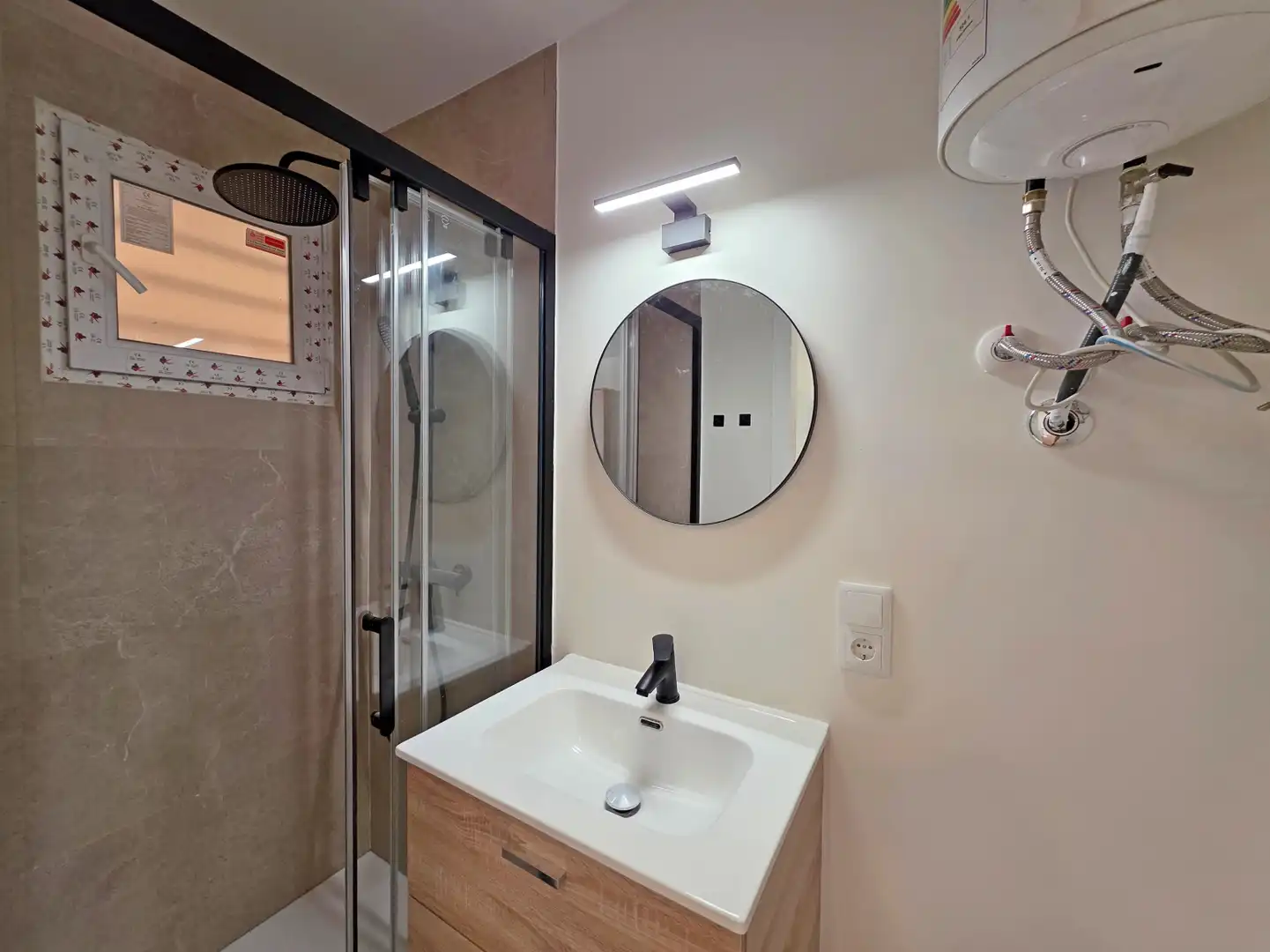 Badezimmer von Wohnung zur Miete in Benalmádena mit Klimaanlage, Privatgarten und Schwimmbad
