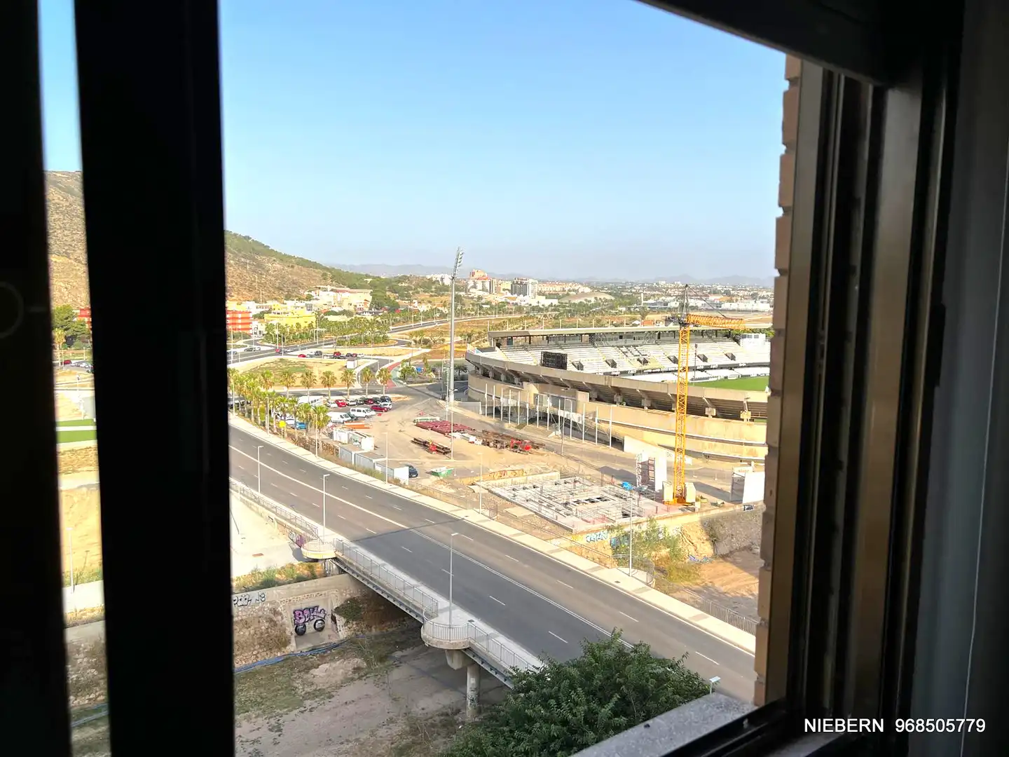 Appartamento con terrazza in affitto a Calle Doctor Luis Calandre 18, imagen 16