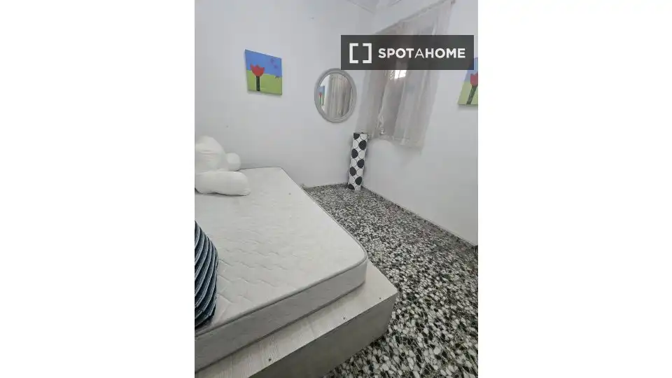 Schlafzimmer von Wohnung zur Miete in Valencia mit Klimaanlage, Heizung und Möbliert