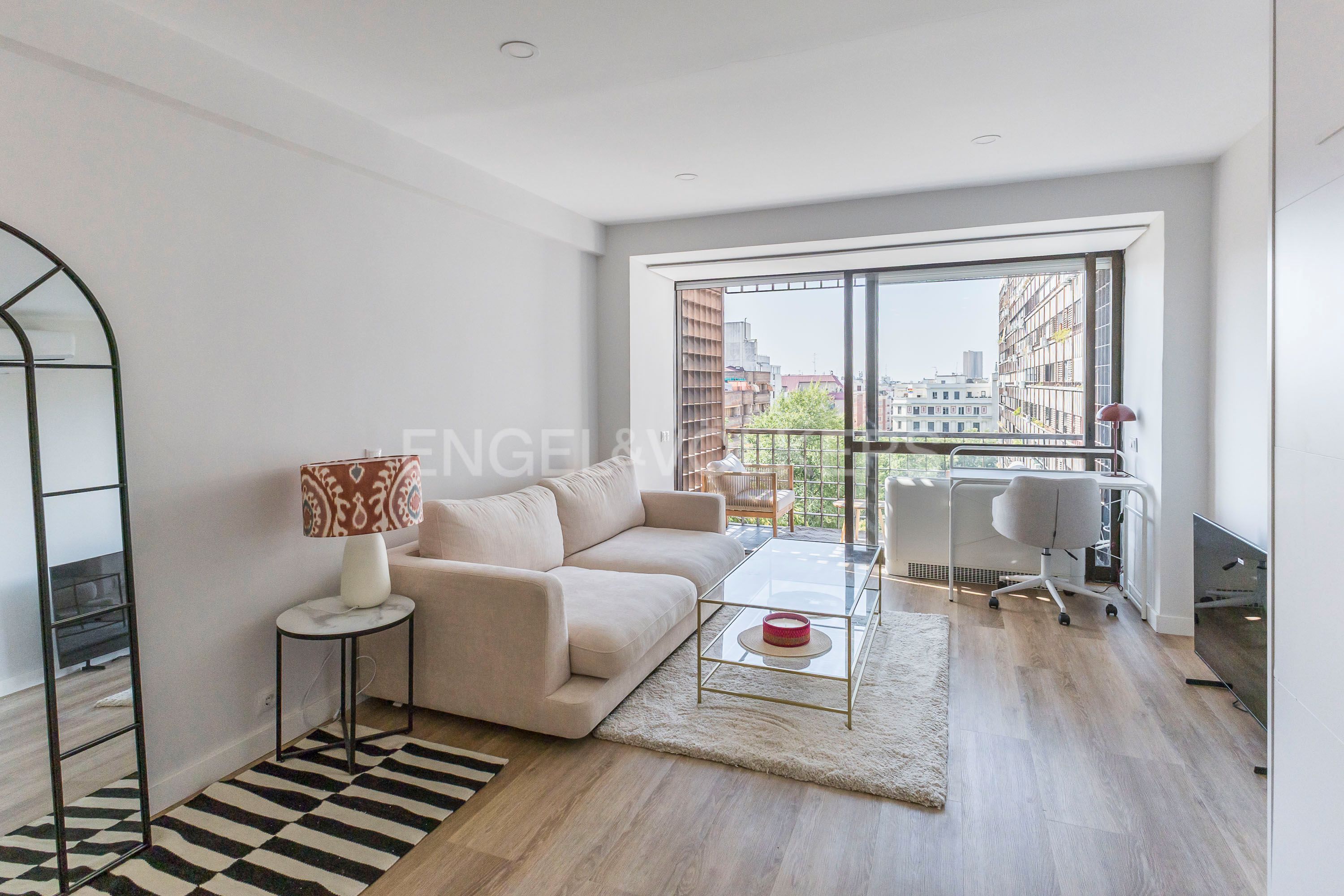 Sala d'estar de Estudi de lloguer en  Madrid Capital amb Aire condicionat, Calefacció i Terrassa