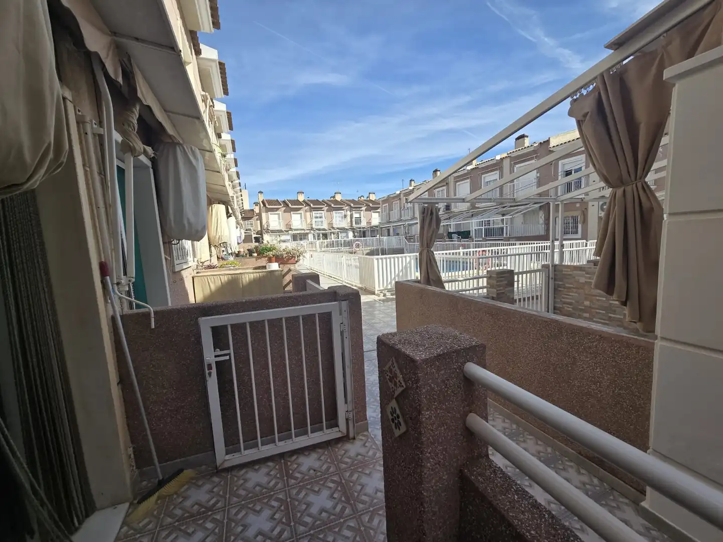 Vista exterior de Casa o xalet de lloguer en Santa Pola amb Aire condicionat, Calefacció i Terrassa