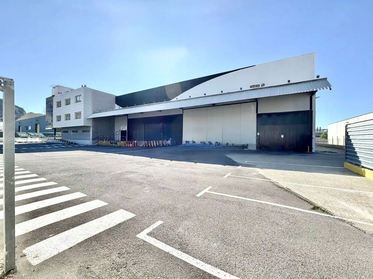 Industrial building for sale in Montepinar - La Aparecida - Raiguero