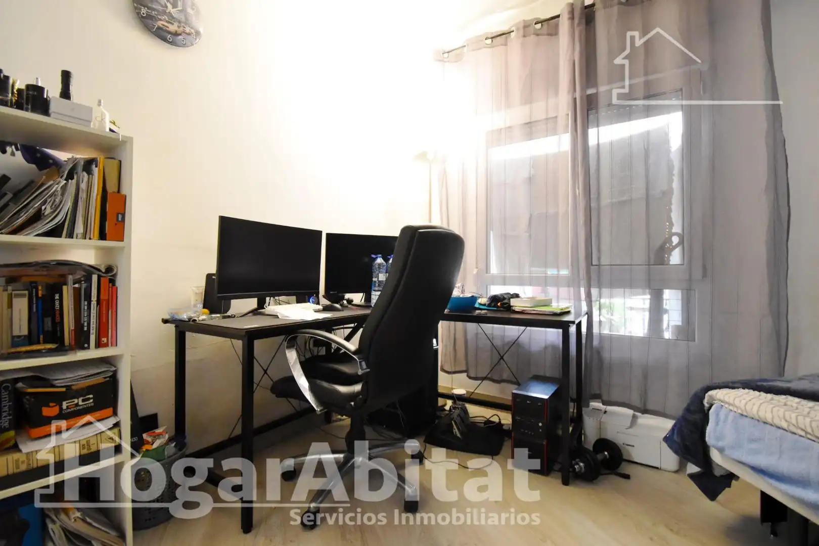 Bedroom of Flat for sale in Oliva  with Parquet flooring, Furnished and Balcony