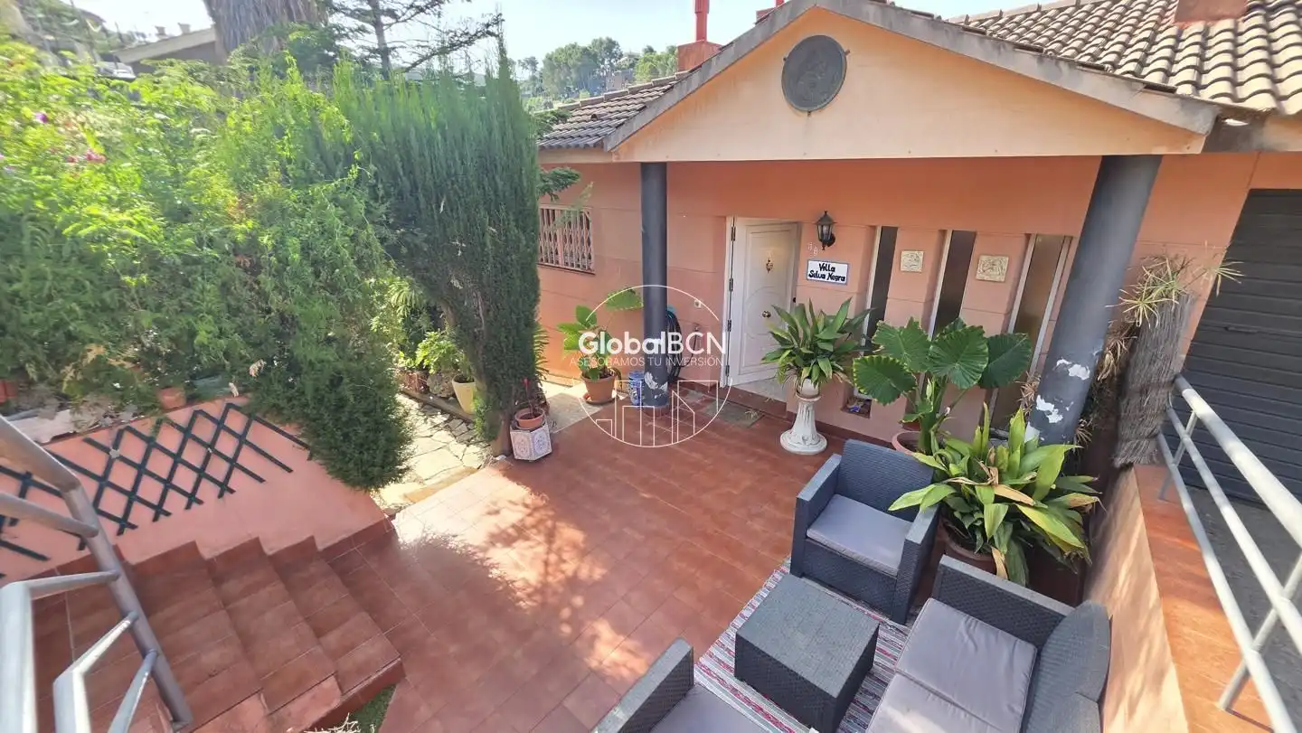 Casa a schiera con giardino in vendita a Avinguda dels Països Catalans
