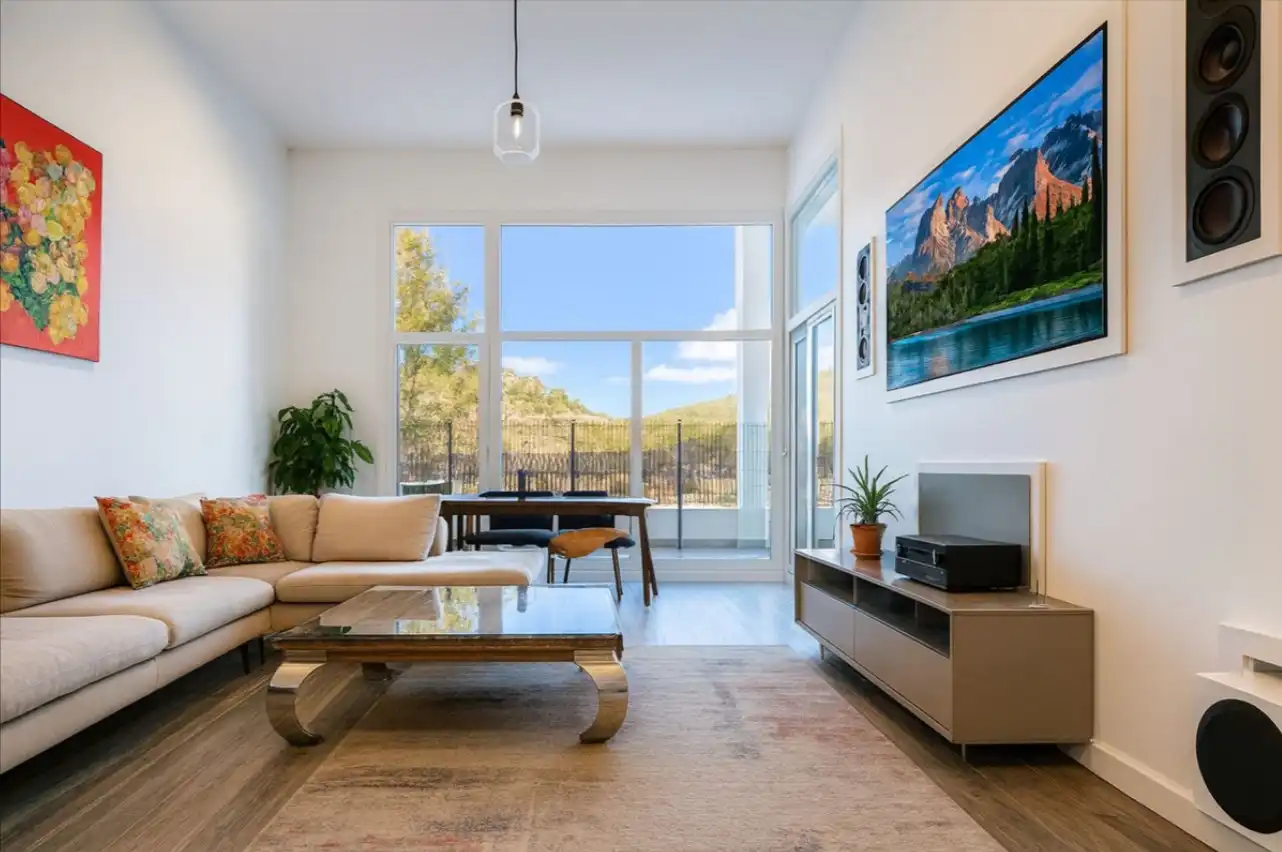 Sala de estar de Planta baja en venta en Benahavís con Aire acondicionado, Calefacción y Jardín privado