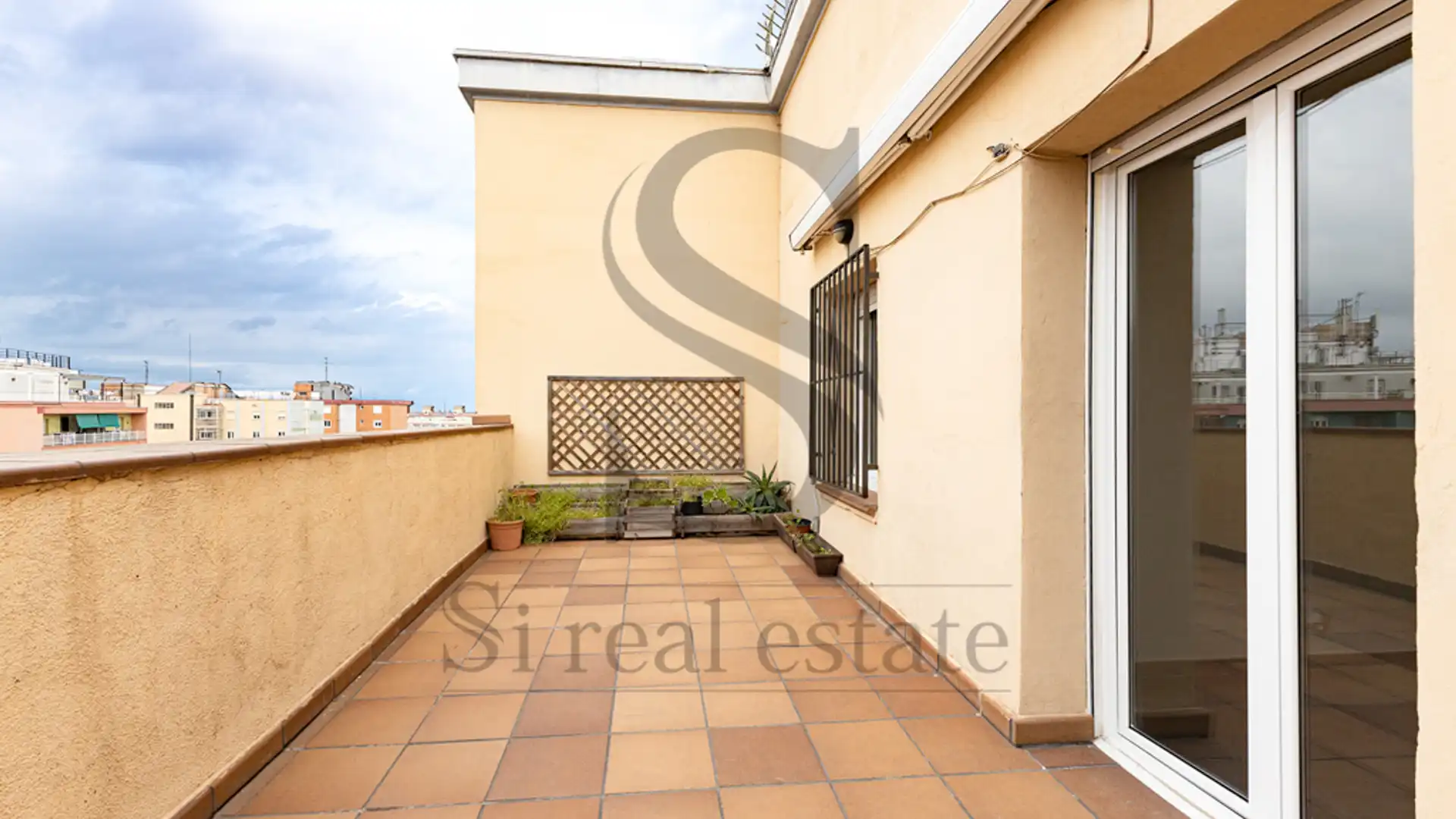 Vista exterior de Àtic en venda en  Barcelona Capital amb Aire condicionat, Parquet i Terrassa