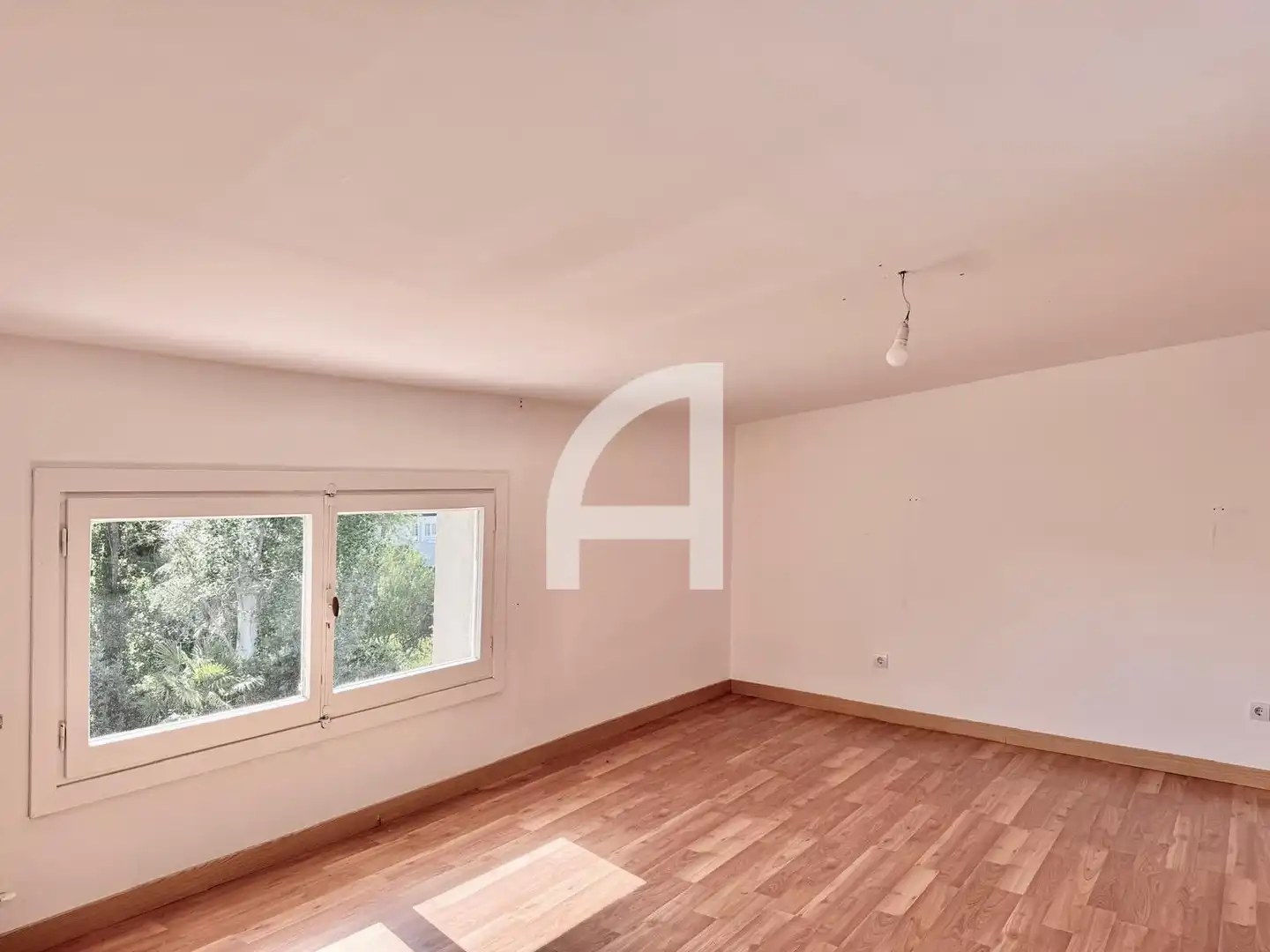 Sala de estar de Casa o chalet en venta en Villanueva de la Cañada con Aire acondicionado, Calefacción y Jardín privado