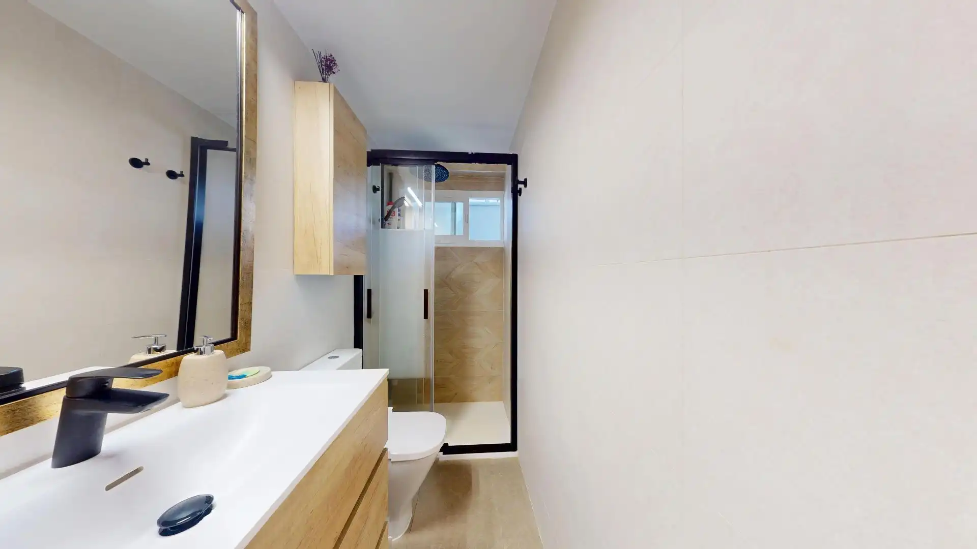 Bathroom of Flat for sale in Madrid  with Air Conditioner, Heating and Terrace
