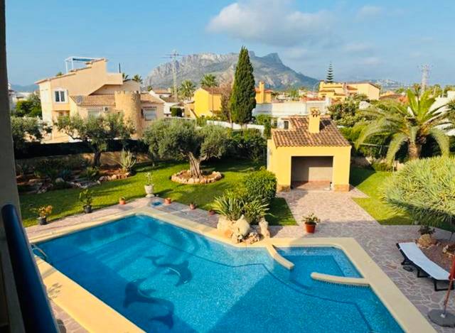 Casa-chalet en Venta en Centro Urbano