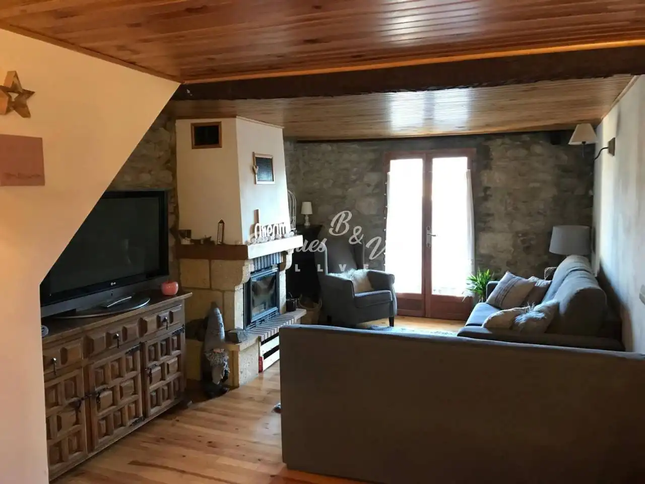 Living room of Flat for sale in Bourg - Madame  with Heating, Parquet flooring and Furnished