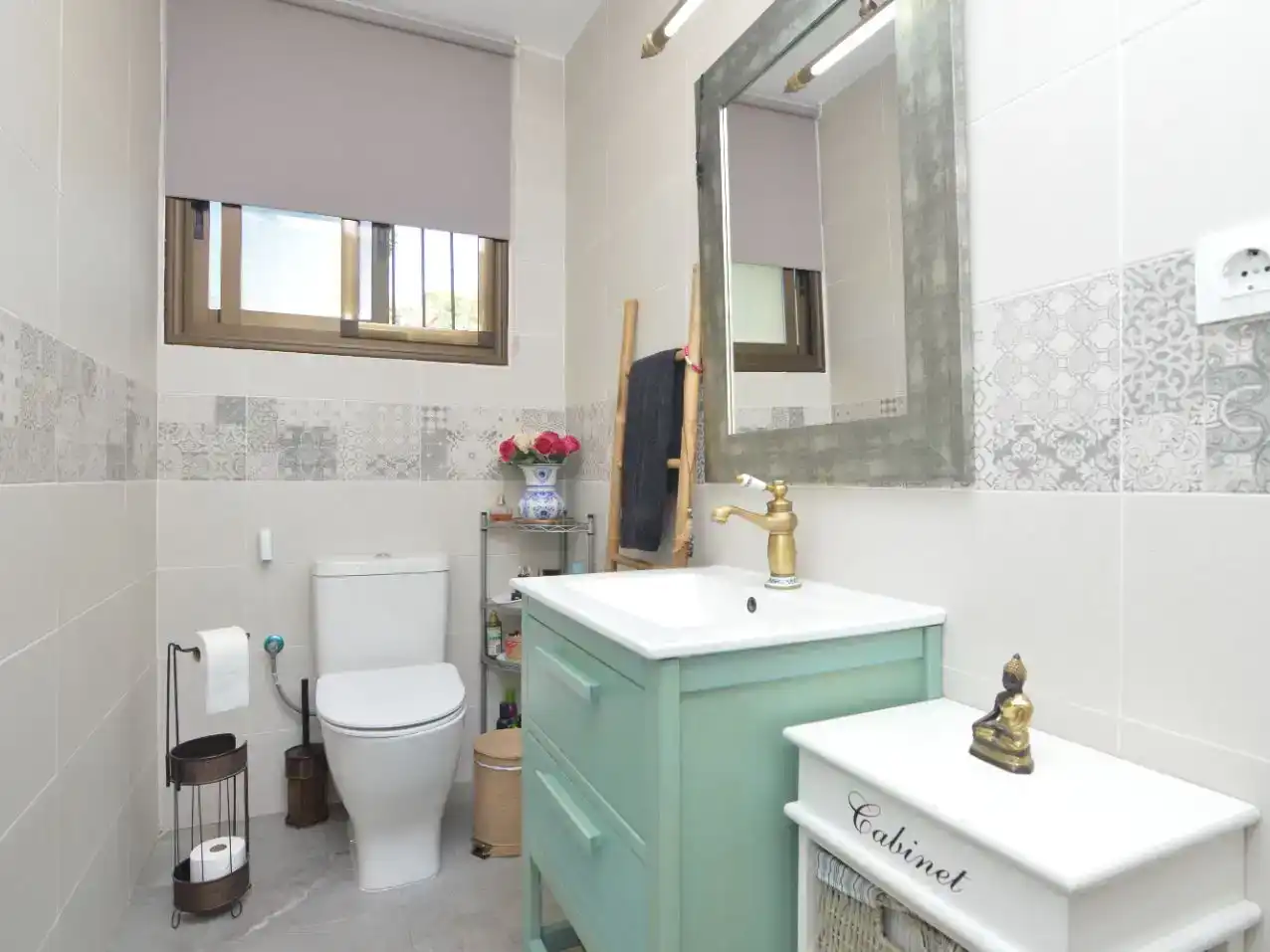 Badezimmer von Haus oder Chalet zum Verkauf in Chiva mit Klimaanlage, Schwimmbad und Balkon