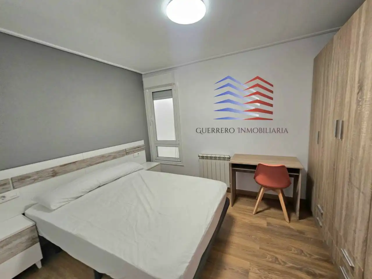 Schlafzimmer von Wohnungen zur Miete in Ourense Capital  mit Heizung, Parkett und Möbliert