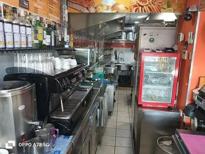 Cuina de Local de lloguer en Alcorcón amb Aire condicionat i Moblat