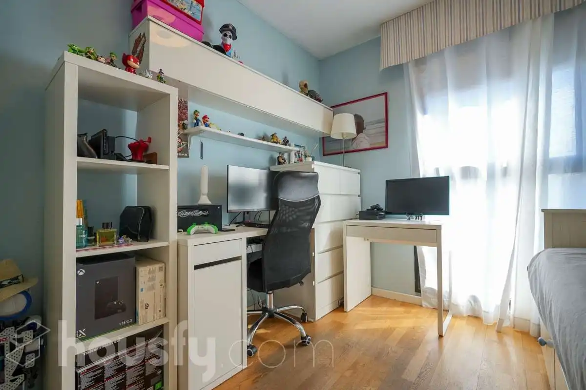 Habitación de Ático en venta en Madrid con Terraza, Trastero y Piscina comunitaria
