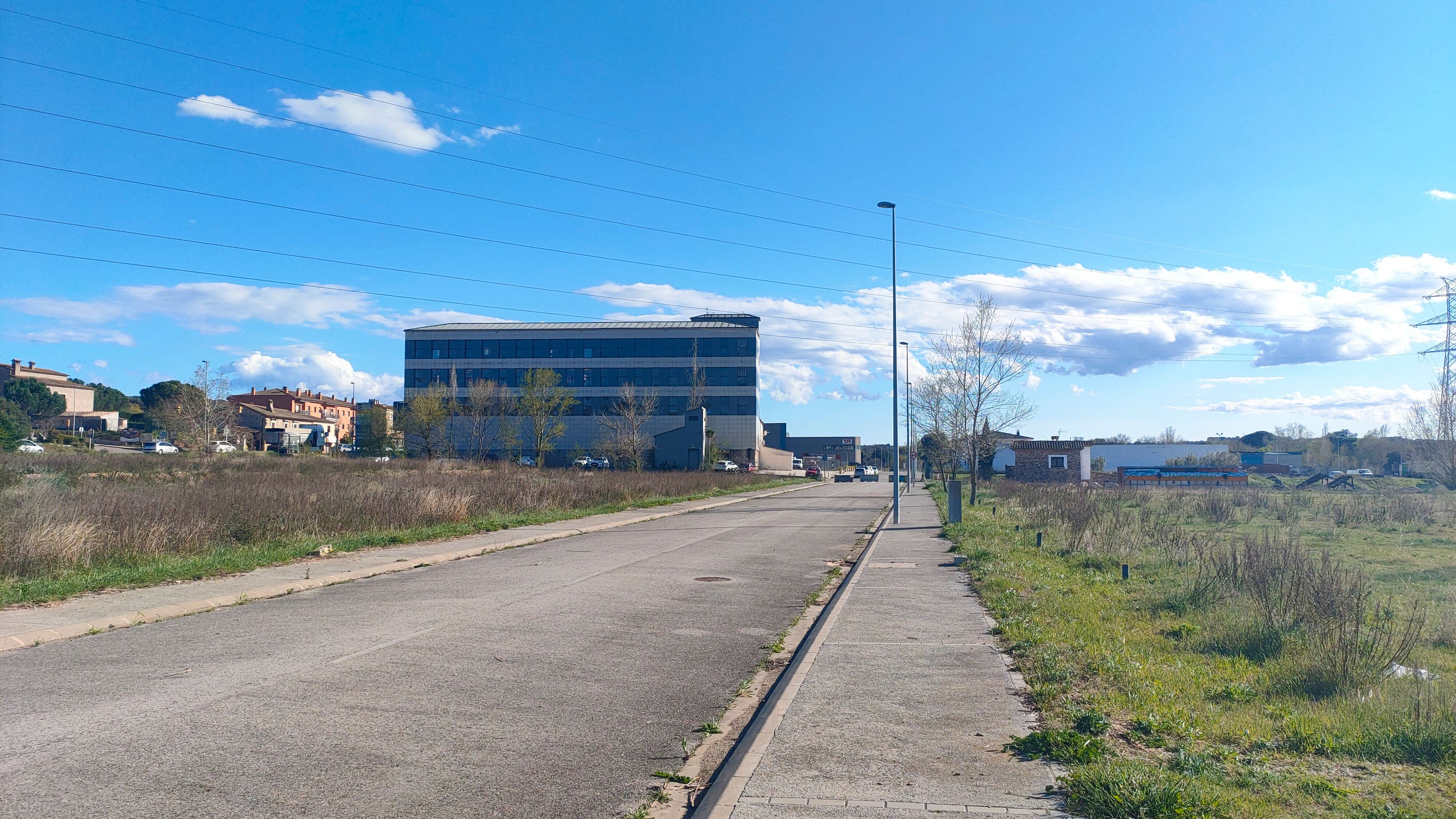 Industrial land to rent in Quart