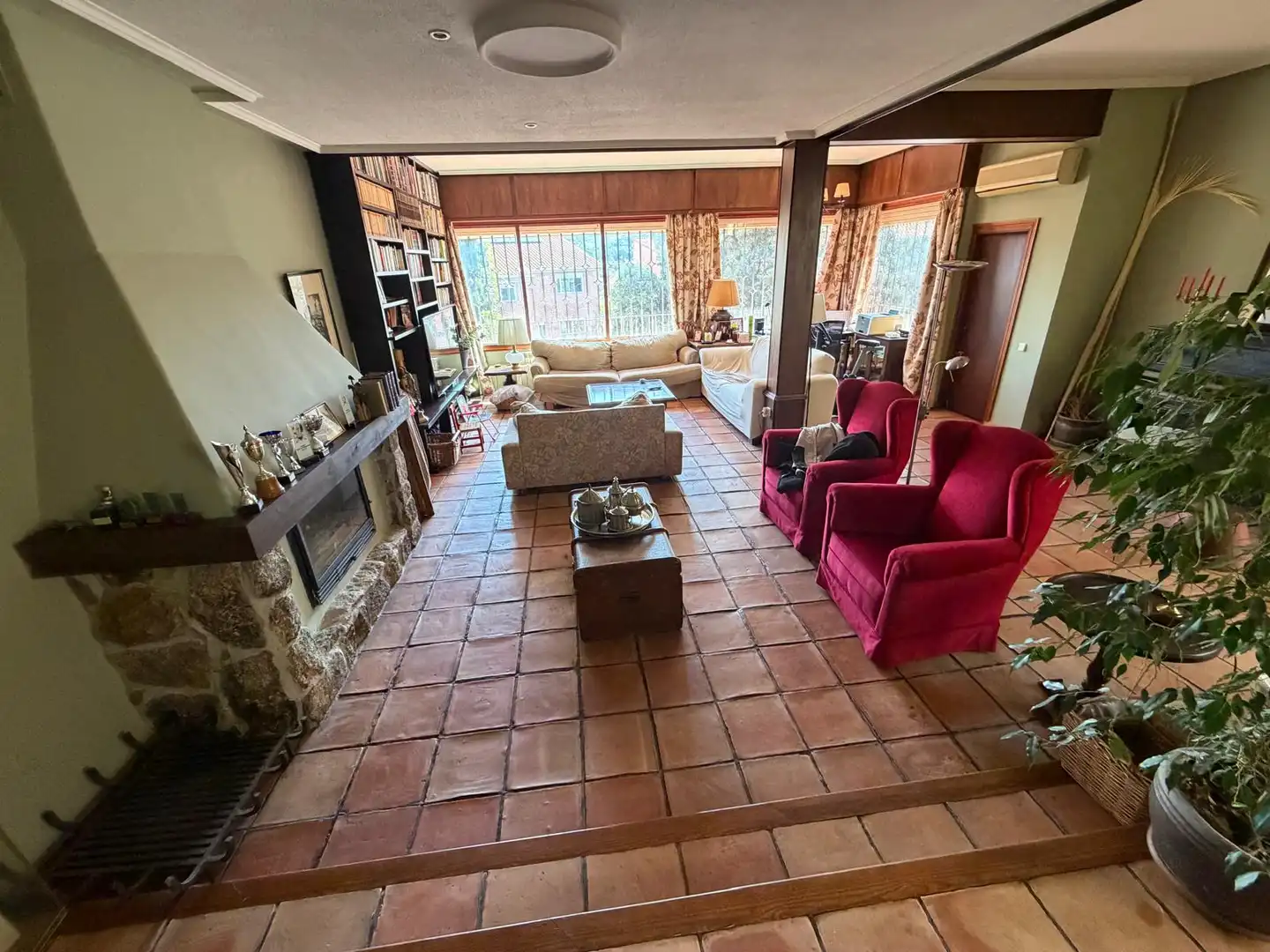 Sala d'estar de Casa o xalet en venda en Galapagar amb Aire condicionat, Calefacció i Jardí privat