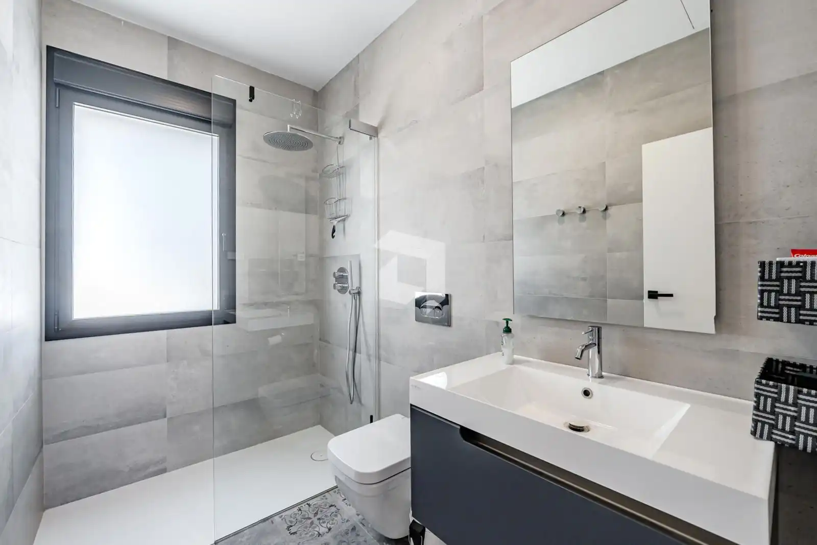 Bathroom of Houses for sale in Pozuelo de Alarcón  with Air Conditioner, Heating and Terrace