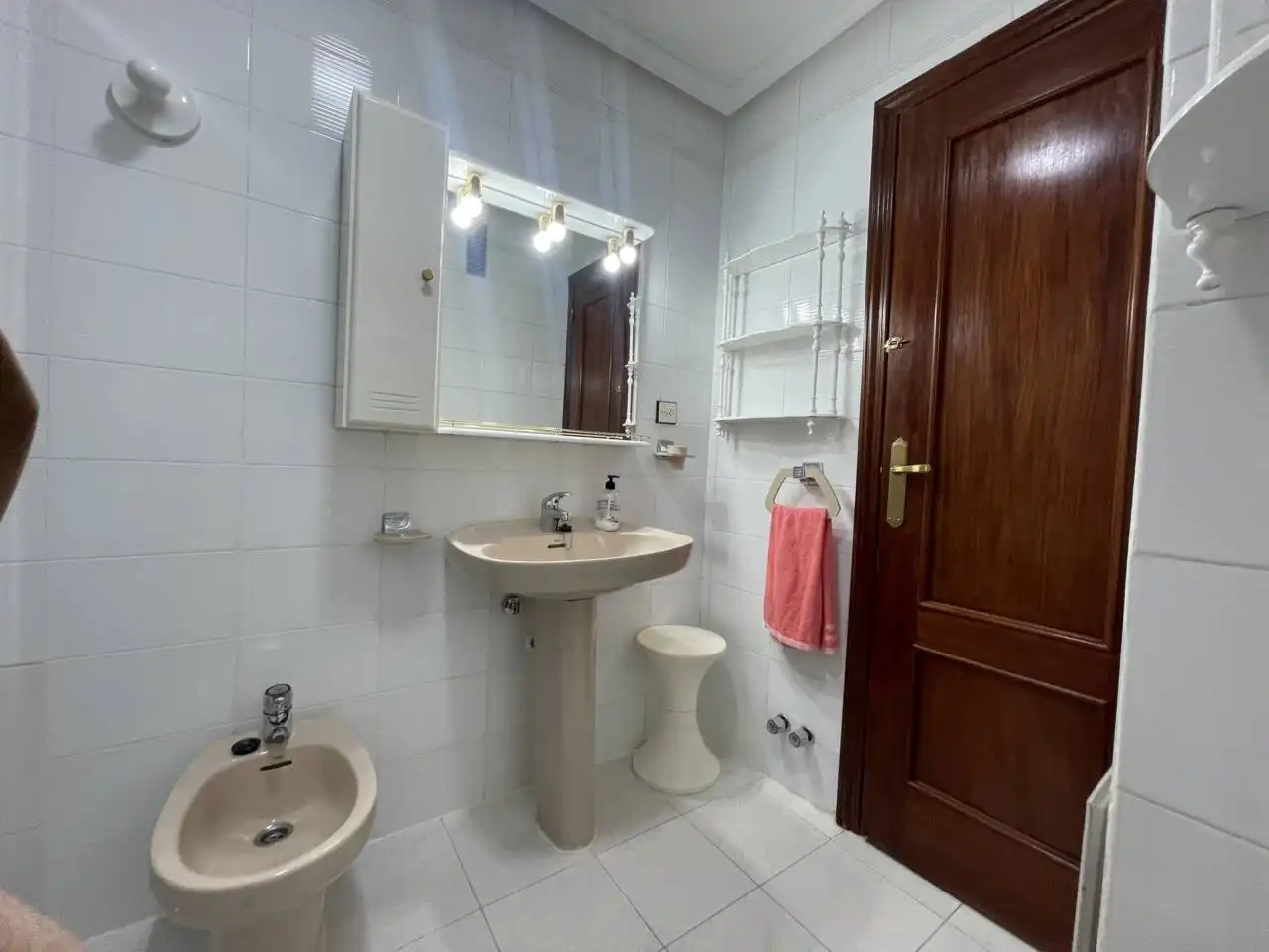Bathroom of Flat for rent in Toledo  with Air Conditioner, Heating and Parquet flooring