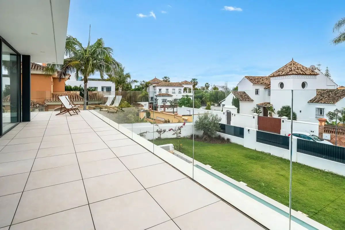 Chalet con jardín en venta en Avenida Pablo Ruiz Picasso 11, imagen 25