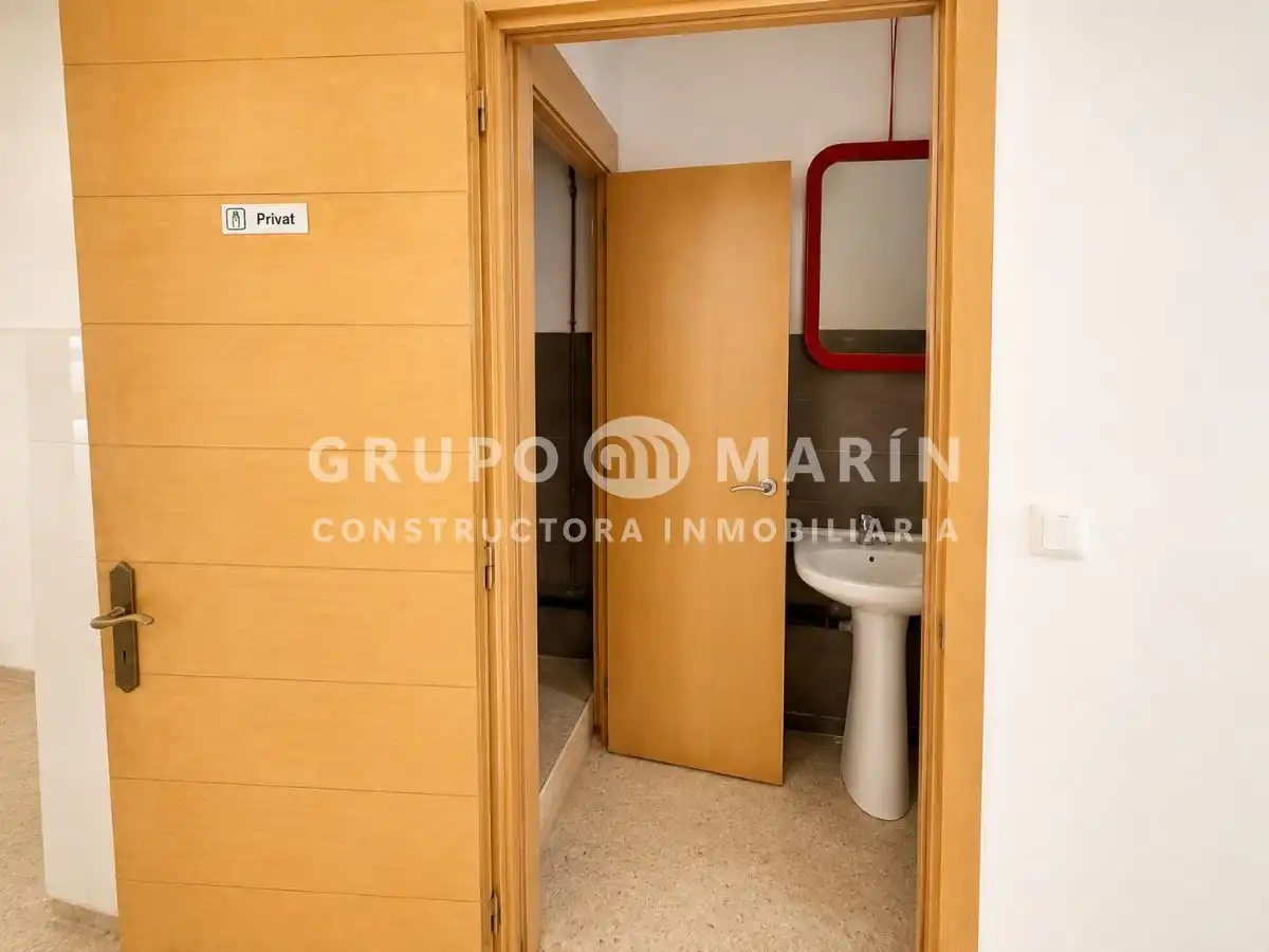 Local comercial en venda a Josep Trueta, imagen 11