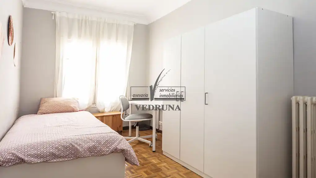 Habitación de Piso de alquiler en Zaragoza con Calefacción, Terraza y Horno