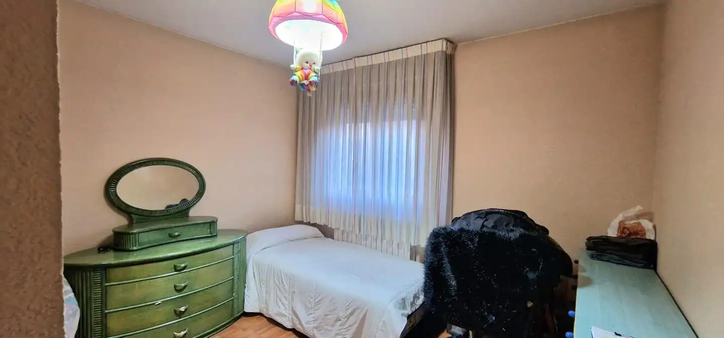 Bedroom of Detached homes for sale in Zaragoza  with Air Conditioner, Heating and Private garden