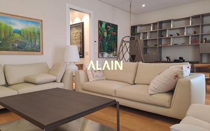 Living room of Flat for sale in  Valencia Capital  with Air Conditioner and Balcony