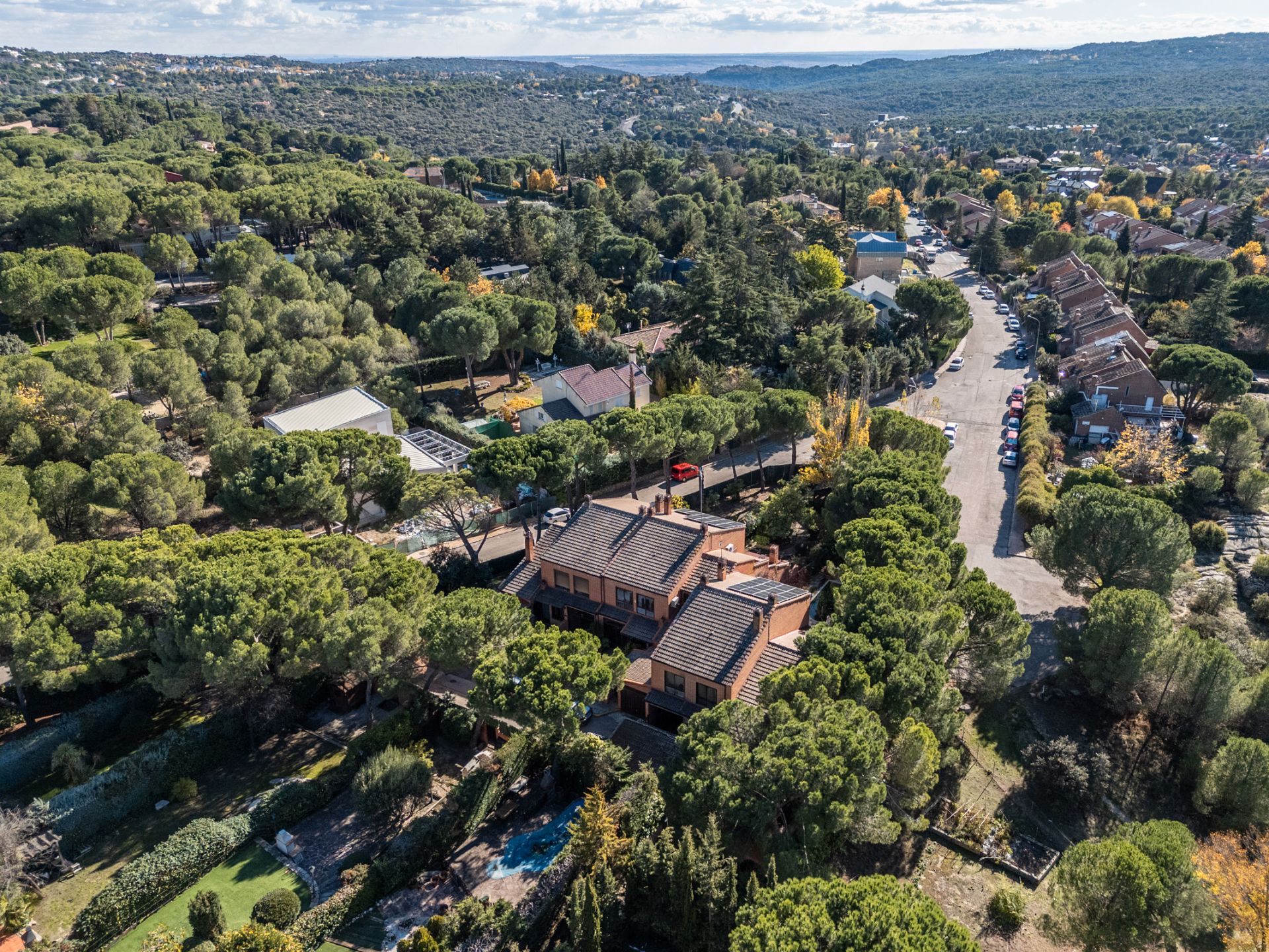 Vista exterior de Casa adosada en venda en Galapagar amb Aire condicionat, Calefacció i Jardí privat