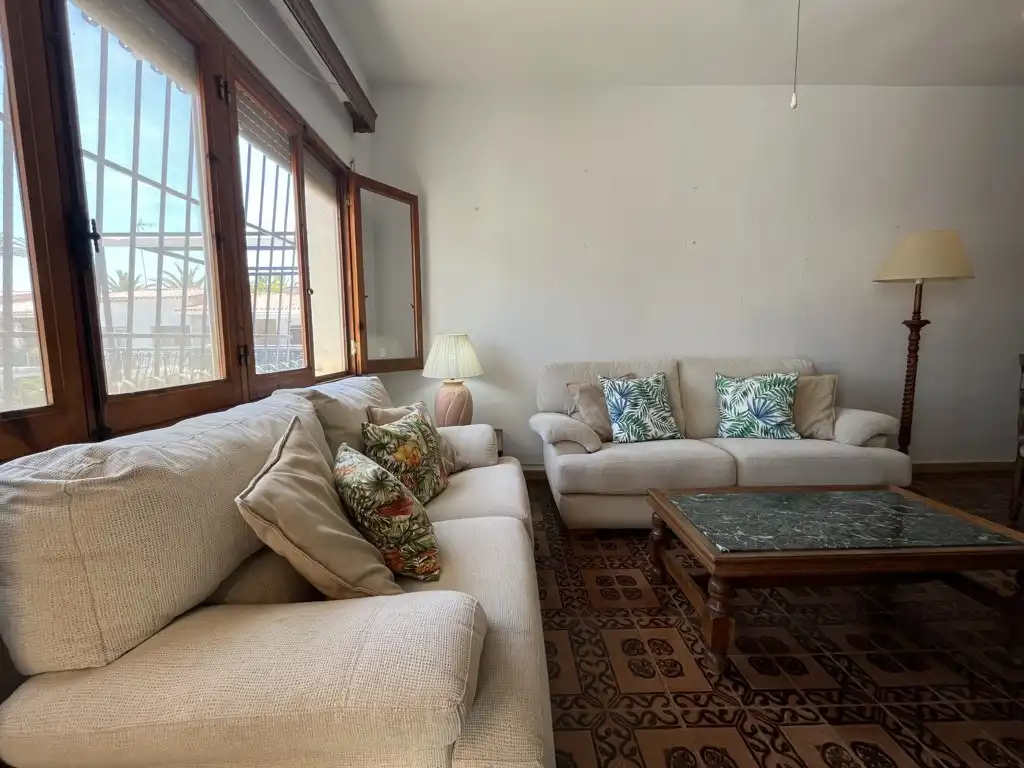 Sala d'estar de Casa o xalet en venda en Orihuela amb Jardí privat, Terrassa i Traster