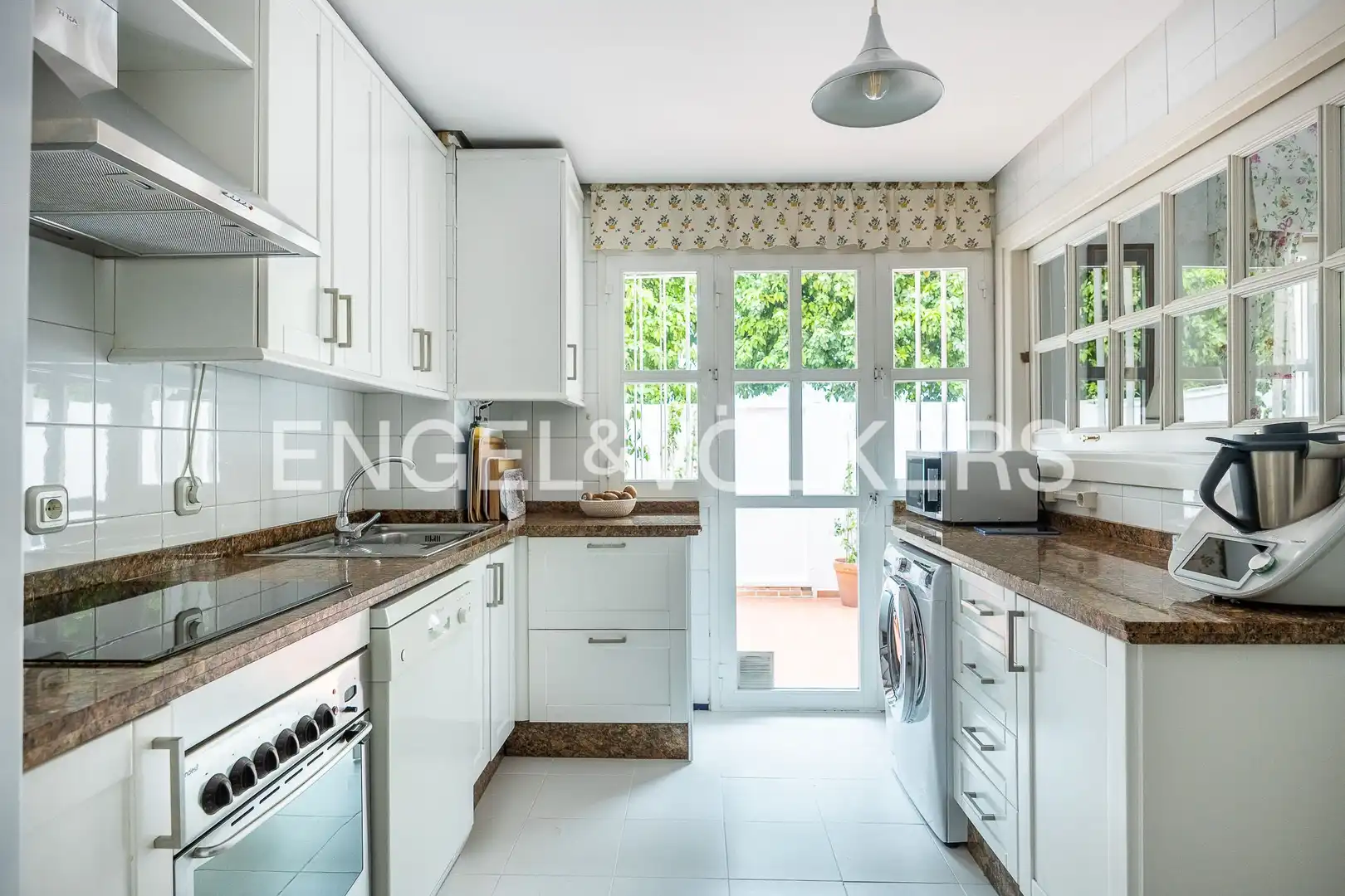 Kitchen of Houses for sale in Sevilla  with Air Conditioner, Heating and Private garden