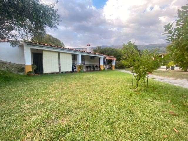 Casa-chalet en Venta en N/A en Casas del Castañar