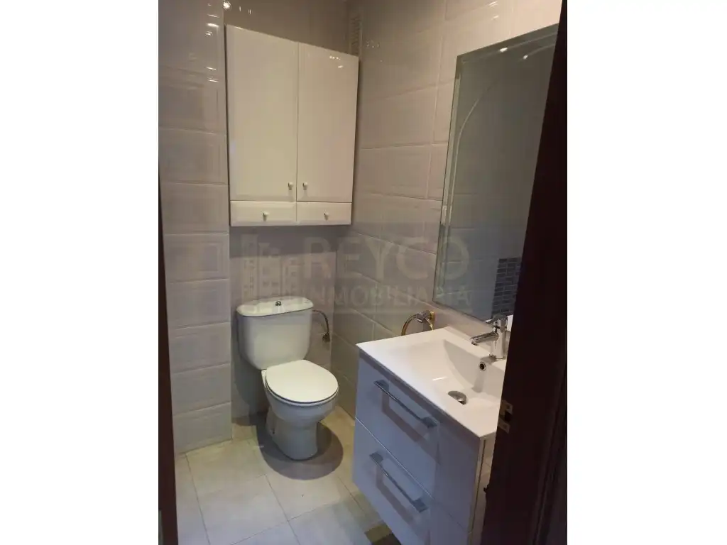 Bathroom of Flat for sale in Badarán