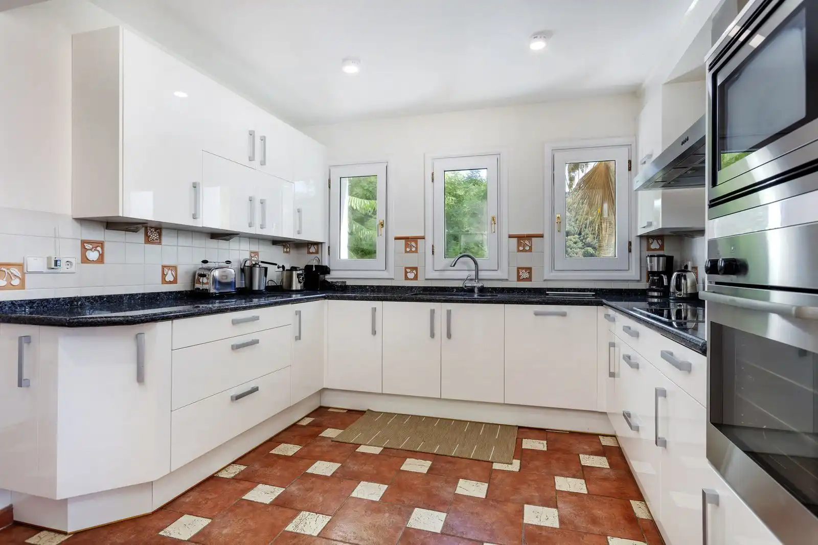 Cocina de Casa o chalet en venta en Igualeja con Aire acondicionado, Jardín privado y Piscina